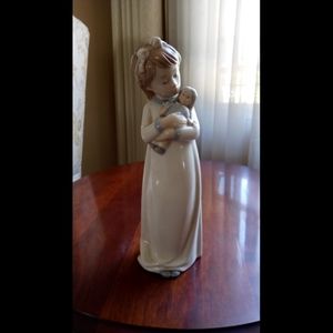Nao Lladro Bedtime Girl